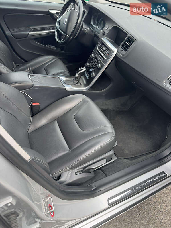 Универсал Volvo V60 2014 в Новояворовске