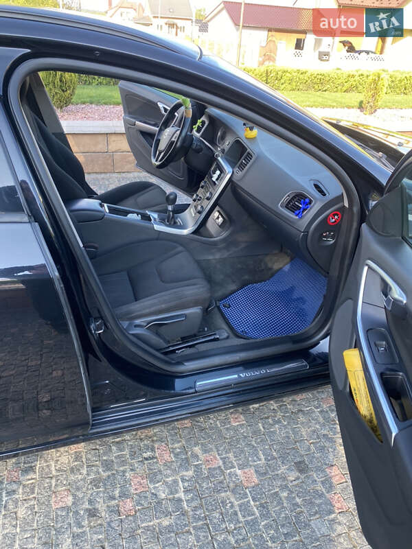 Универсал Volvo V60 2011 в Черновцах