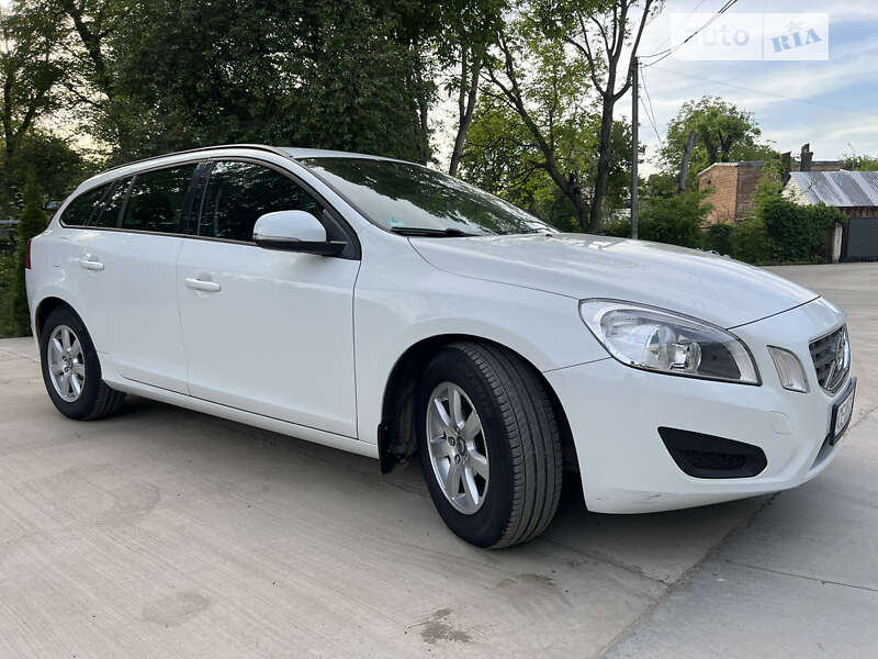 Универсал Volvo V60 2011 в Черновцах