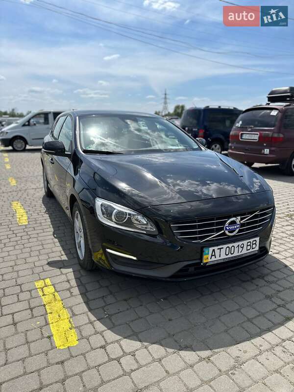 Универсал Volvo V60 2014 в Черновцах