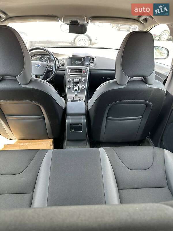 Универсал Volvo V60 2014 в Черновцах фото 13 Универсал Volvo V60 2014 в Черновцах