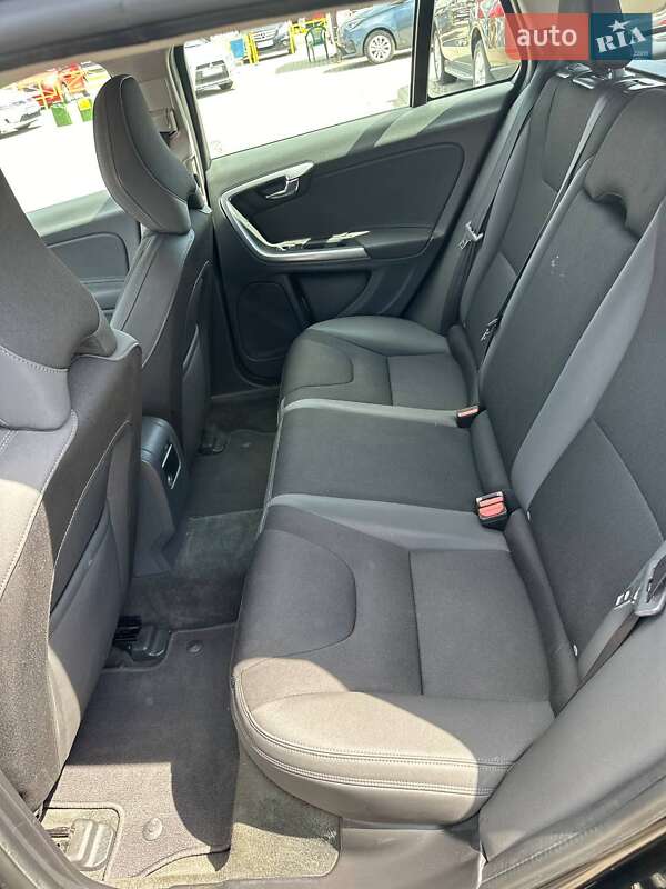 Универсал Volvo V60 2014 в Черновцах фото 18 Универсал Volvo V60 2014 в Черновцах