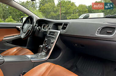 Универсал Volvo V60 2011 в 