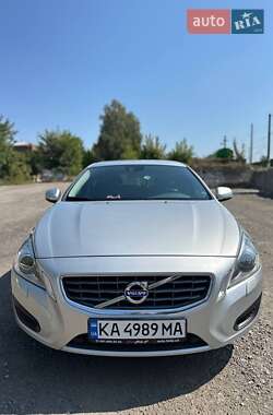Универсал Volvo V60 2012 в 
