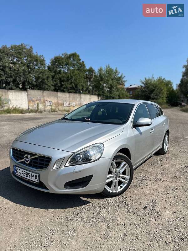 Универсал Volvo V60 2012 в 