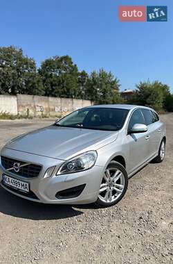 Универсал Volvo V60 2012 в 