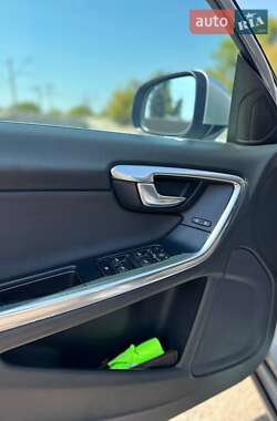 Универсал Volvo V60 2012 в 