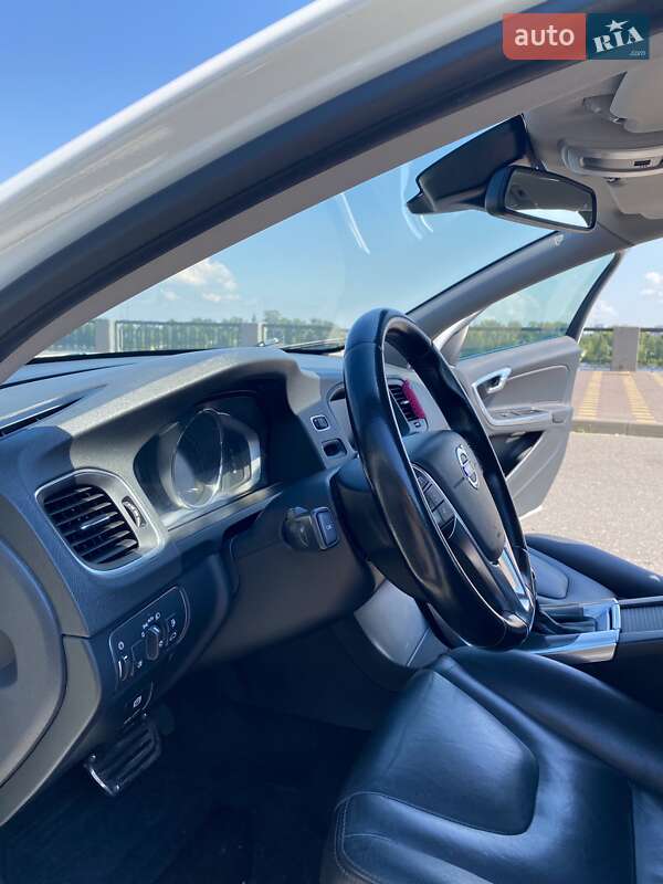 Универсал Volvo V60 2014 в Киеве фото 15 Универсал Volvo V60 2014 в Киеве