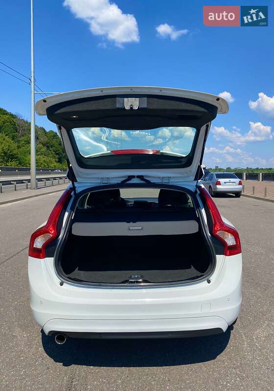 Универсал Volvo V60 2014 в Киеве фото 23 Универсал Volvo V60 2014 в Киеве