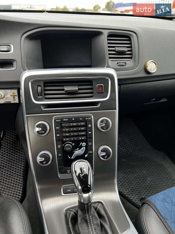 Универсал Volvo V60 2015 в Львове фото 17 Универсал Volvo V60 2015 в Львове