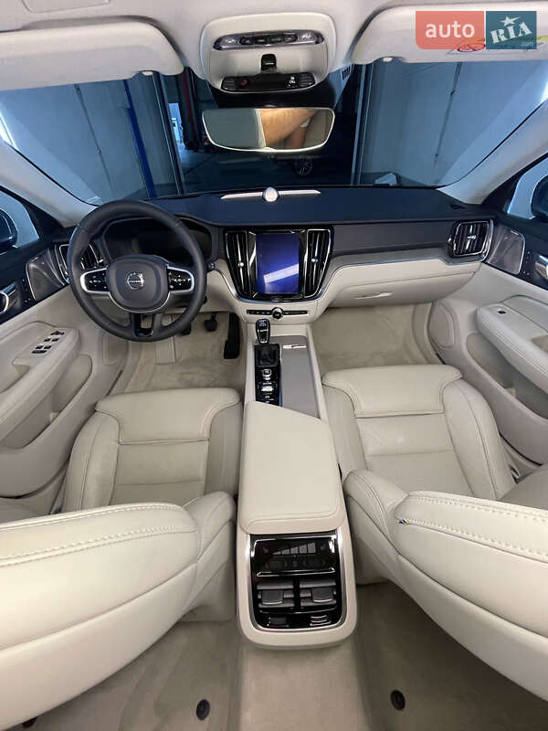 Универсал Volvo V60 2019 в 