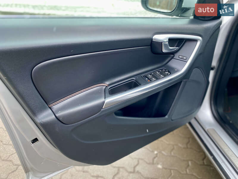 Универсал Volvo V60 2016 в Львове фото 27 Универсал Volvo V60 2016 в Львове