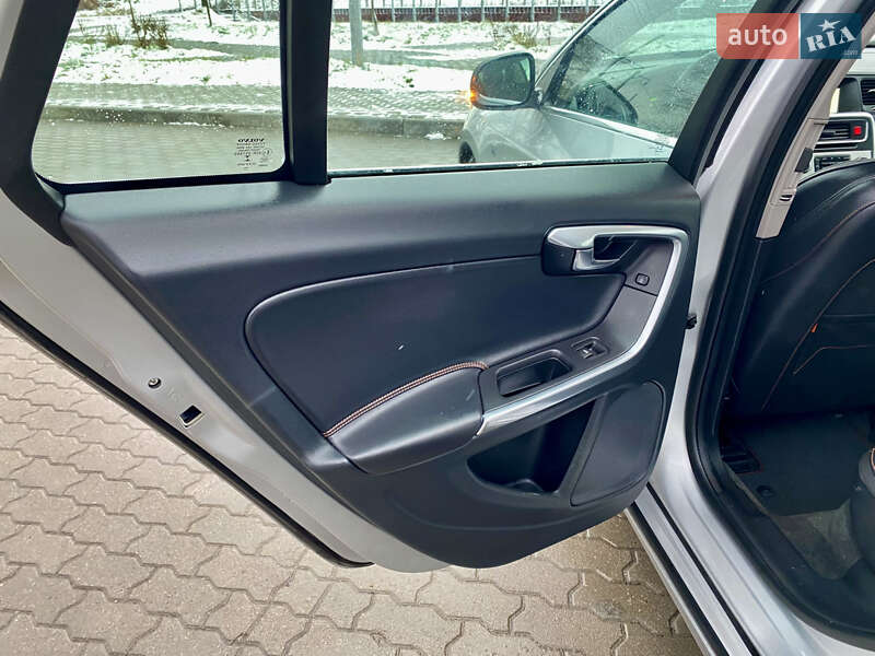 Универсал Volvo V60 2016 в Львове фото 32 Универсал Volvo V60 2016 в Львове