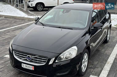 Універсал Volvo V60 2010 в Луцьку