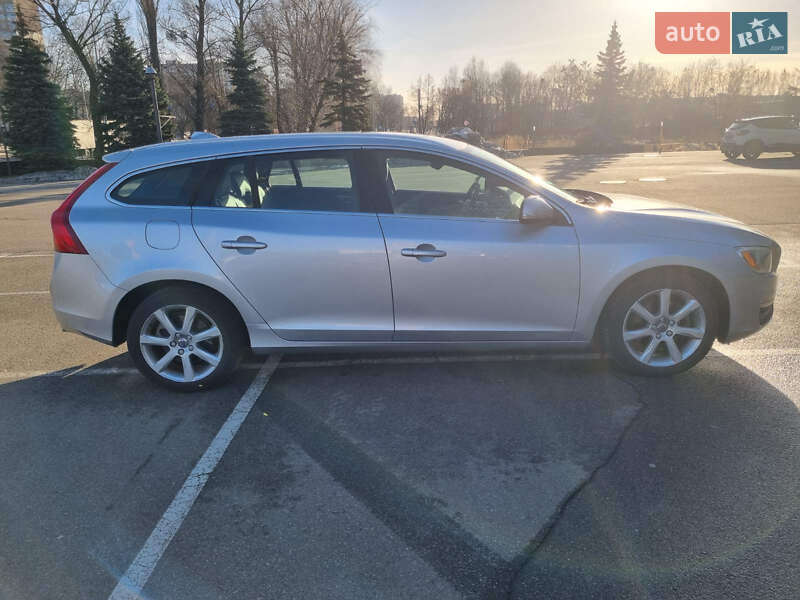 Универсал Volvo V60 2015 в Киеве