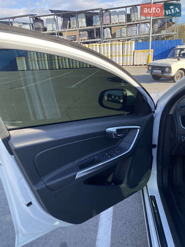 Универсал Volvo V60 2015 в Днепре фото 27 Универсал Volvo V60 2015 в Днепре