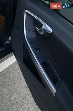 Универсал Volvo V60 2011 в 