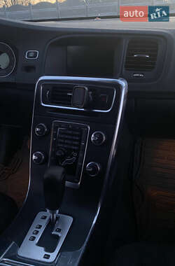 Универсал Volvo V60 2011 в 