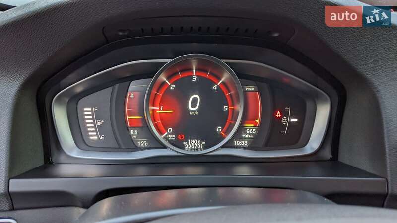 Универсал Volvo V60 2018 в Киеве фото 10 Универсал Volvo V60 2018 в Киеве