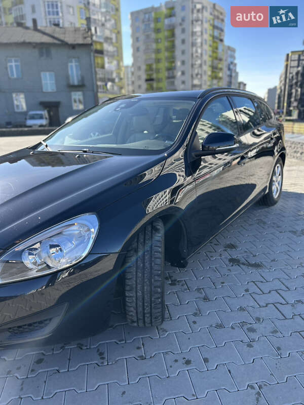 Универсал Volvo V60 2012 в Львове