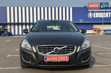 Универсал Volvo V60 2012 в 