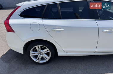 Универсал Volvo V60 2015 в 
