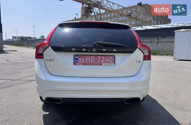 Универсал Volvo V60 2015 в 