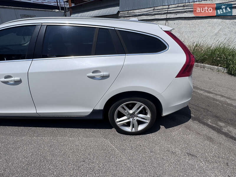 Универсал Volvo V60 2015 в Киеве