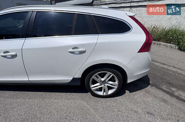 Универсал Volvo V60 2015 в 