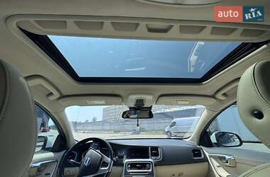 Универсал Volvo V60 2015 в 