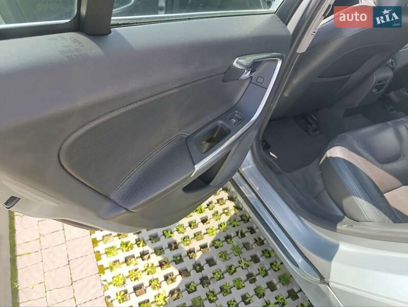 Универсал Volvo V60 2011 в Львове фото 17 Универсал Volvo V60 2011 в Львове