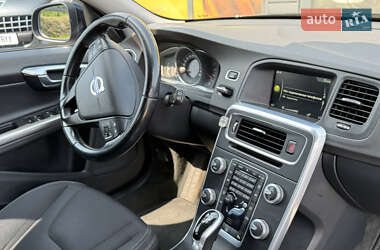 Универсал Volvo V60 2015 в 