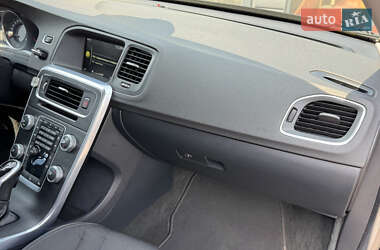 Универсал Volvo V60 2015 в 