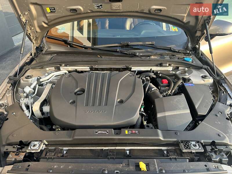 Универсал Volvo V60 2021 в Ровно