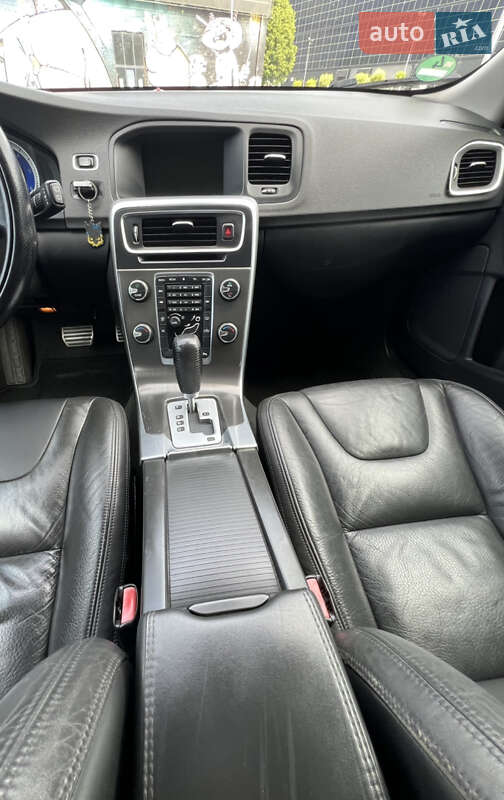 Универсал Volvo V60 2011 в Луцке