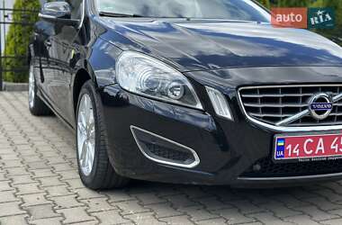 Универсал Volvo V60 2012 в 