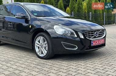 Универсал Volvo V60 2012 в 