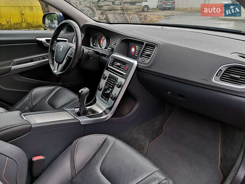 Универсал Volvo V60 2015 в Калуше