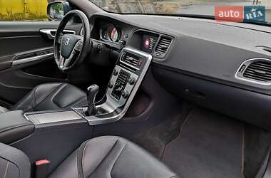 Универсал Volvo V60 2015 в 