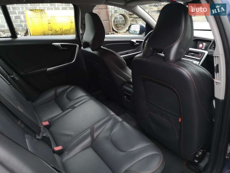 Универсал Volvo V60 2015 в Калуше