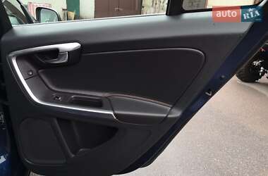 Универсал Volvo V60 2015 в 