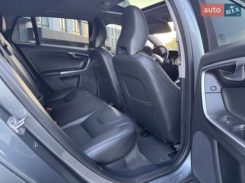 Универсал Volvo V60 2016 в Новояворовске