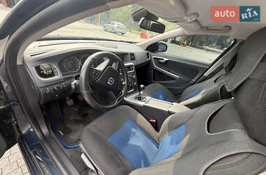 Универсал Volvo V60 2012 в 