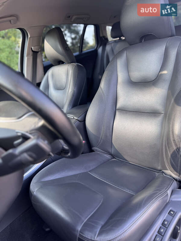 Универсал Volvo V60 2014 в Киеве