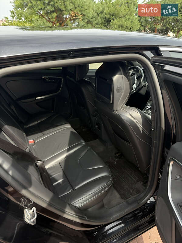Універсал Volvo V60 2013 в Чернівцях