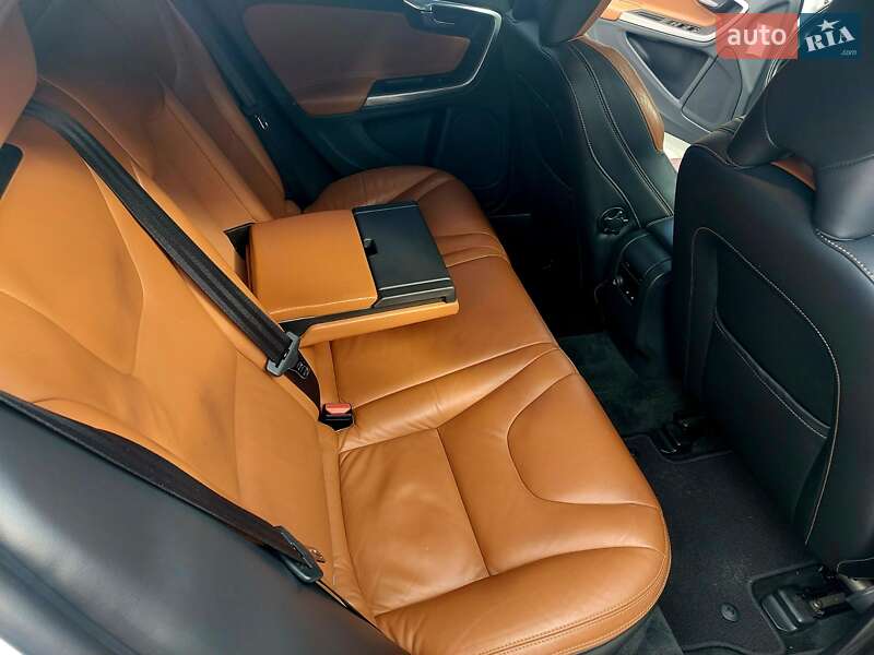 Універсал Volvo V60 2014 в Бродах