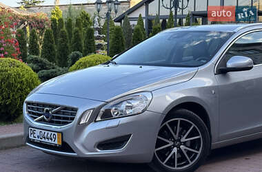 Универсал Volvo V60 2012 в 