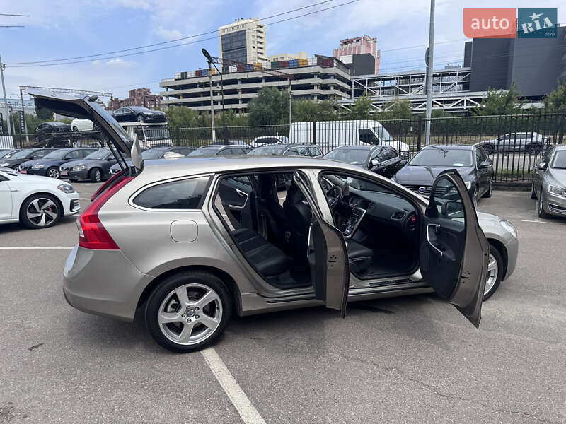Универсал Volvo V60 2012 в Киеве