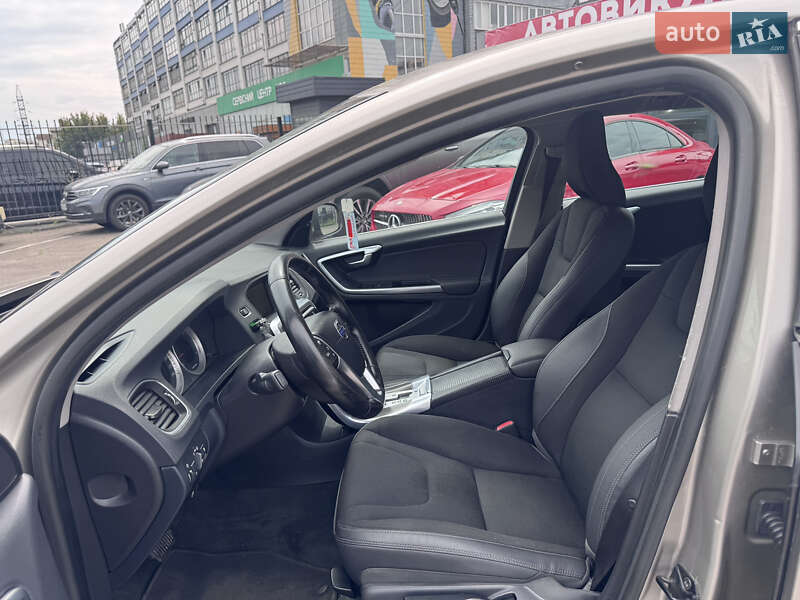 Универсал Volvo V60 2012 в Киеве