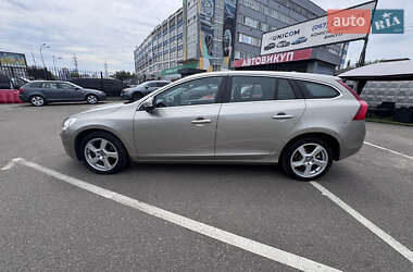 Универсал Volvo V60 2012 в 